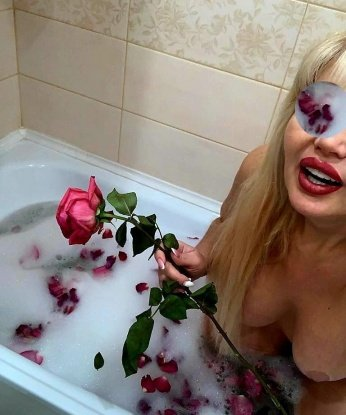 Будь уверен, со мной тебе не придется скучать! 💦
Я живу в Москве, и мой город – моя страсть. Знакомства со мной обещают быть запоминающимися и насыщенными. Мое тело стройное, словно модель, а глаза ярко-синие, словно глубина океана. Мои прелести не оставят тебя равнодушным, а нежные прикосновения растопят твое сердце.
Я готова предложить тебе самые разнообразные услуги, от нежного эротического массажа до горячих игр в постели. Я откровенна и открыта для новых экспериментов, поэтому не стесняйся приходить со своими фантазиями – я помогу их осуществить! 😉
Мои клиенты говорят обо мне только самое лестное – я гарантирую тебе полное удовлетворение. Чувственность и страсть – вот, что меня отличает, и я готова подарить тебе незабываемые моменты нашей интимной встречи. Посмотри мои фото, и ты увидишь, что все, что я описываю, – правда! Не упусти свой шанс ощутить настоящий пыл эмоций и насладиться экстазом вместе со мной. Жду тебя, мой красавчик! 😘🔥 Софушка